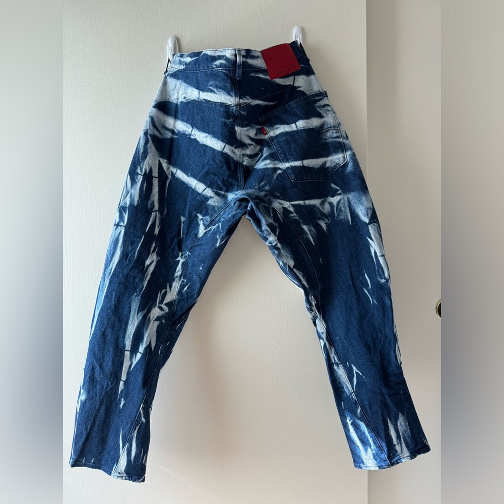 Levi’s 570 baggy taper jeans